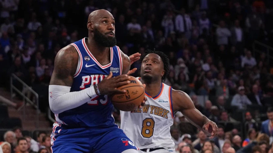 Les Sixers de LeBron James battent les champions new-yorkais en reprise