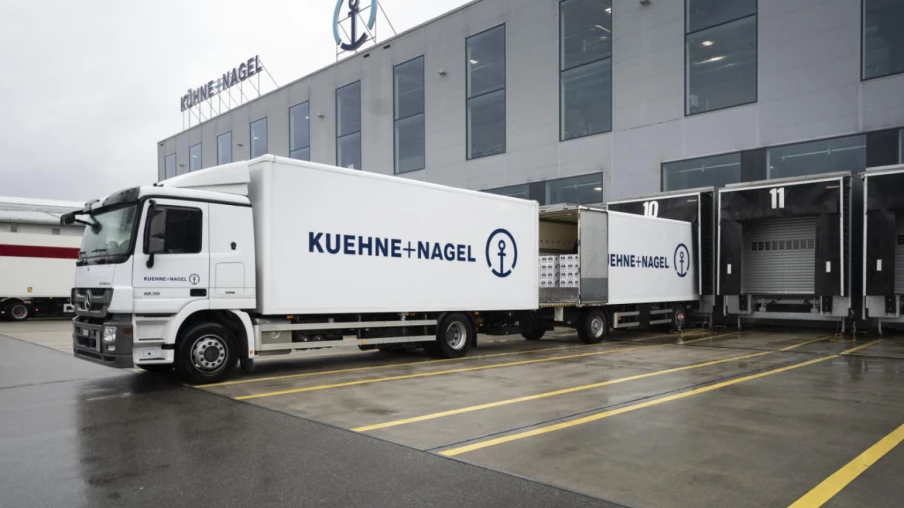 Kühne+Nagel relève encore ses objectifs annuels après un bond des résultats