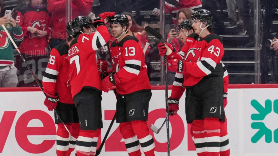 Hischier inscrit le but de la victoire des Devils contre Anaheim