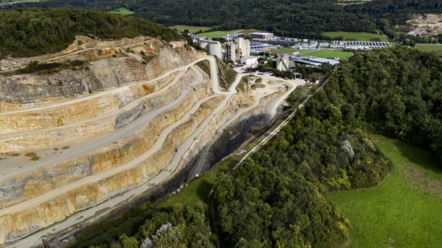 Holcim publie de solides résultats au 3e trimestre et relève ses objectifs