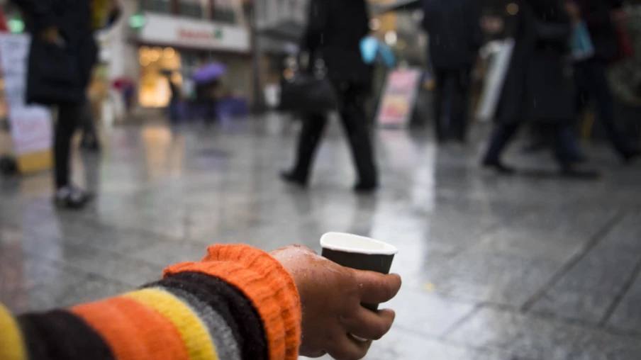 Le TF acquitte des mendiants sanctionnés à Genève pour mendicité