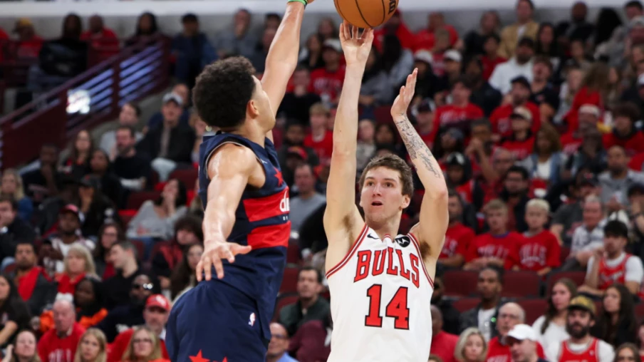 Kyshawn George inscrit 22 points et 9 rebonds face à Chicago