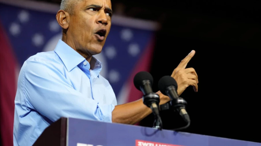 En campagne, Barack Obama attaque Donald Trump avec virulence en Ohio