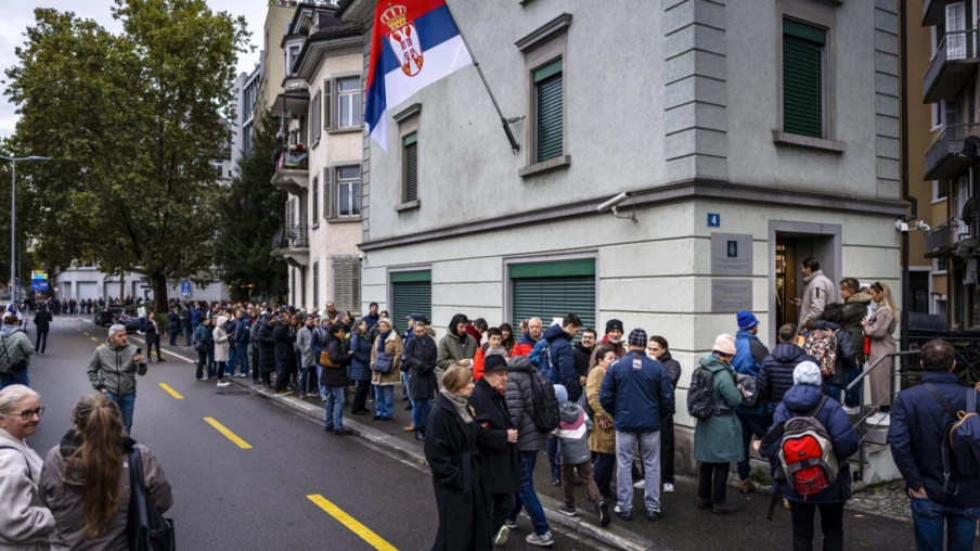 Serbie : forte mobilisation aux législatives, vote anti-Vucic