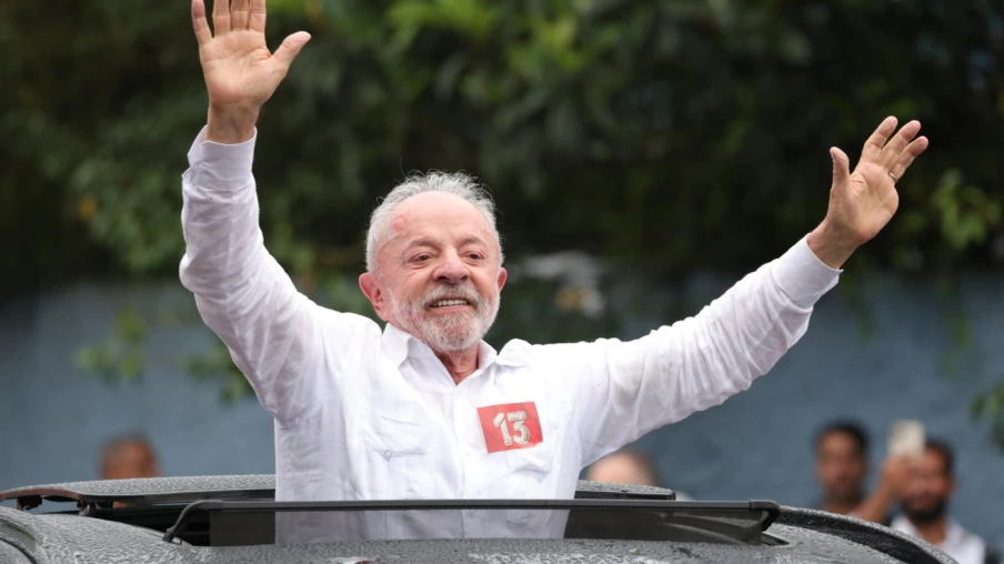 Lula réélu au Brésil pour un quatrième mandat inédit