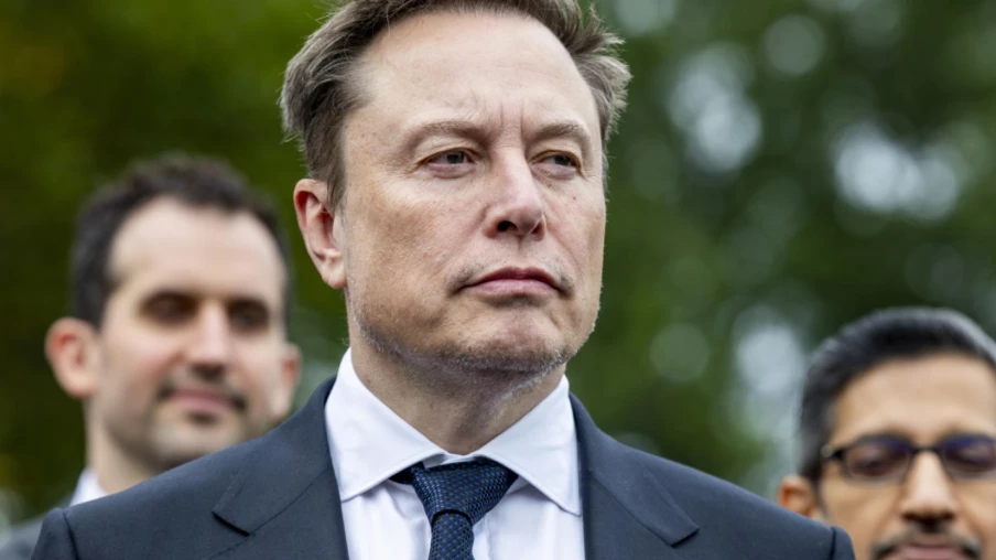 SpaceX lève 40 milliards de dollars pour acheter des puces IA