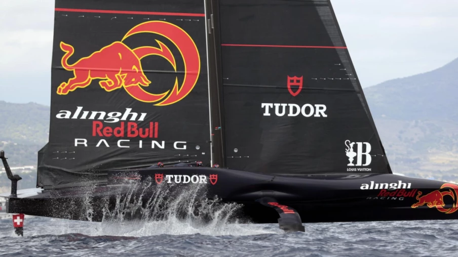Alinghi recrute Francesco Bruni comme barreur pour la coupe de l'America