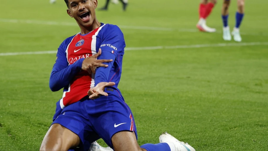Le PSG bat Lyon et prend la première place de Ligue 1