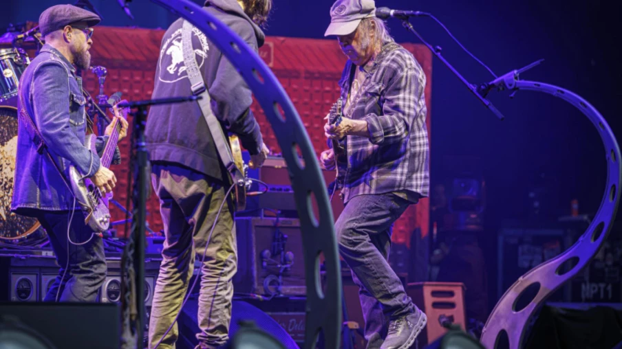 Neil Young poursuit l'équipe Trump pour 10 millions de dollars
