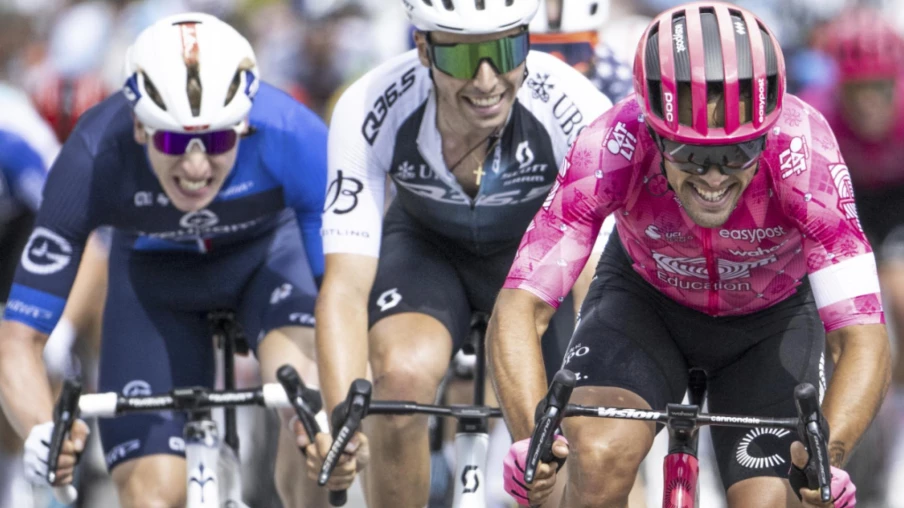 Victoire au sprint pour Albanese, Grégoire conserve le maillot jaune