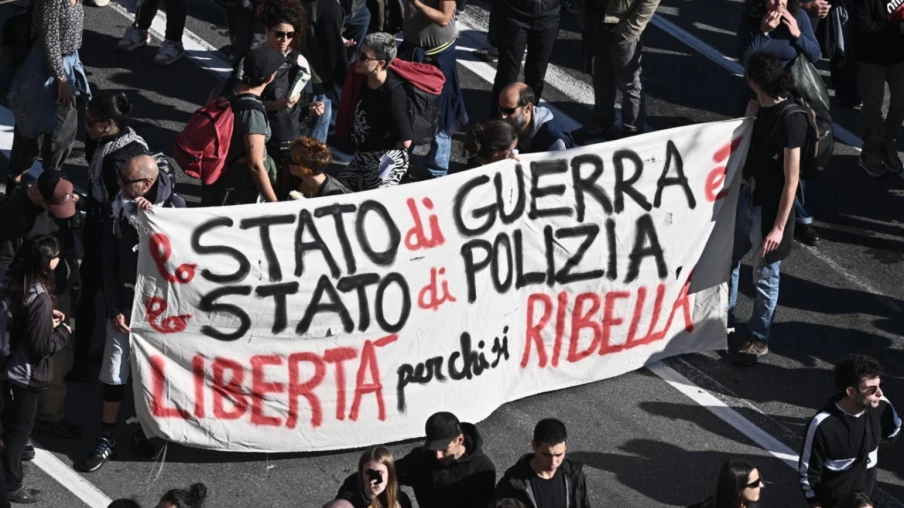 Italie : des milliers de jeunes et de travailleurs contre la vie chère