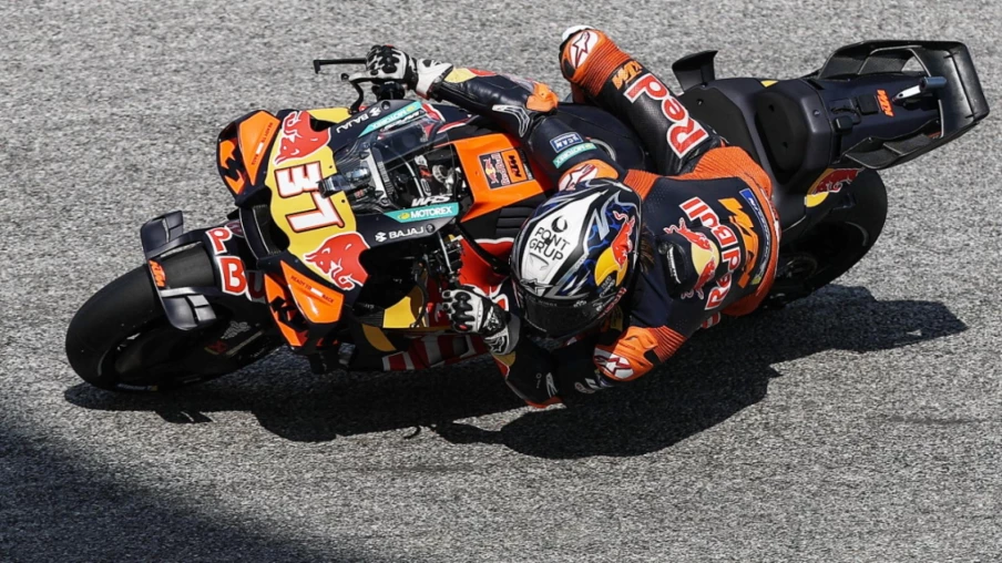 Acosta remporte le sprint en Malaisie, Marquez creuse l'écart au championnat