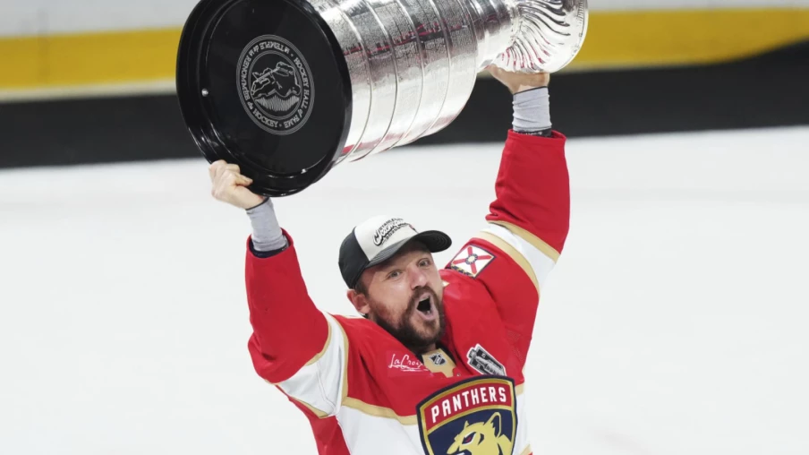 Florida Panthers triomphent et décrochent leur deuxième Coupe Stanley consécutive Florida Panthers triomphent et décrochent leur deuxième Coupe Stanley consécutive