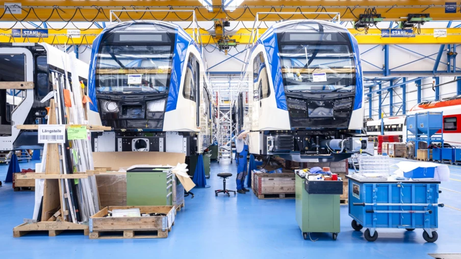 Stadler Rail fusionne deux unités en Suisse pour simplifier l'administration
