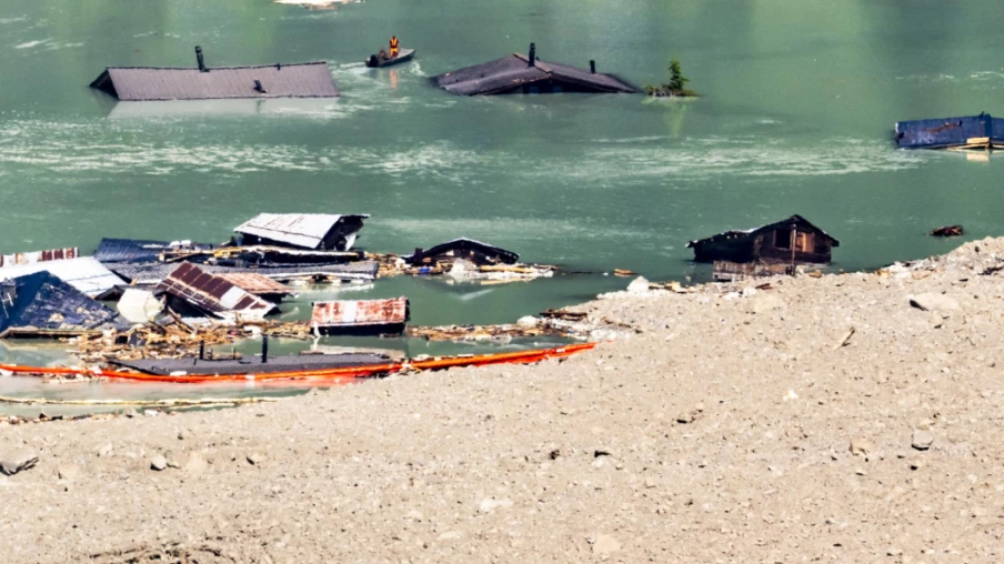 Intervention Militaire Sécurisée à Blatten : Démarrage des Travaux de Déblaiement