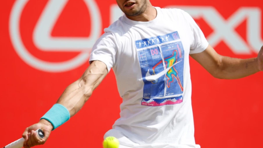 Alcaraz atteint cinq finales consécutives : une nouvelle victoire au Queen's