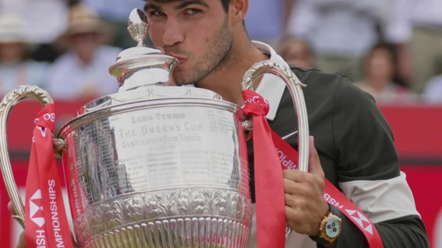 Alcaraz triomphe au Queen's face à Lehecka et confirme sa forme avant Wimbledon