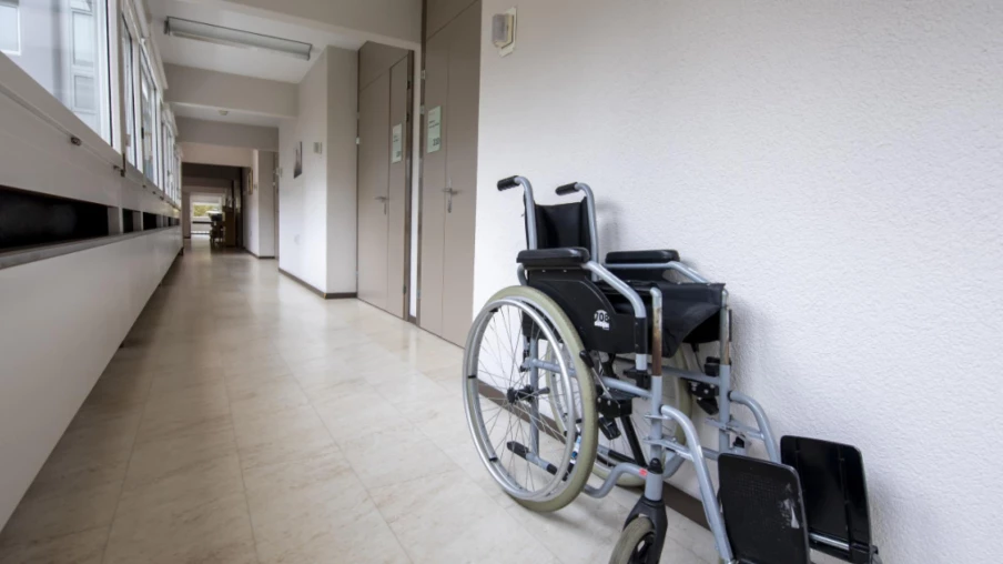 Droits des personnes atteintes de démence en EMS : rapport préoccupant CNPT