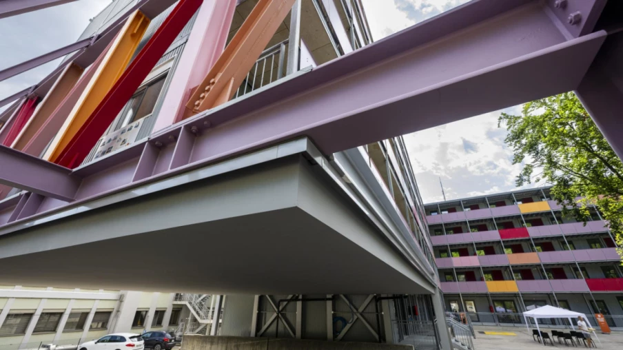 Un nouveau centre d'hébergement pour migrants à Genève accueille 450 personnes