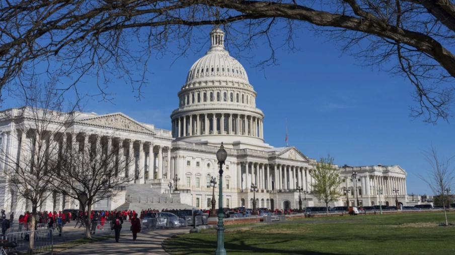 Contraction du PIB américain de 0,5% : impact des importations et dépenses faibles