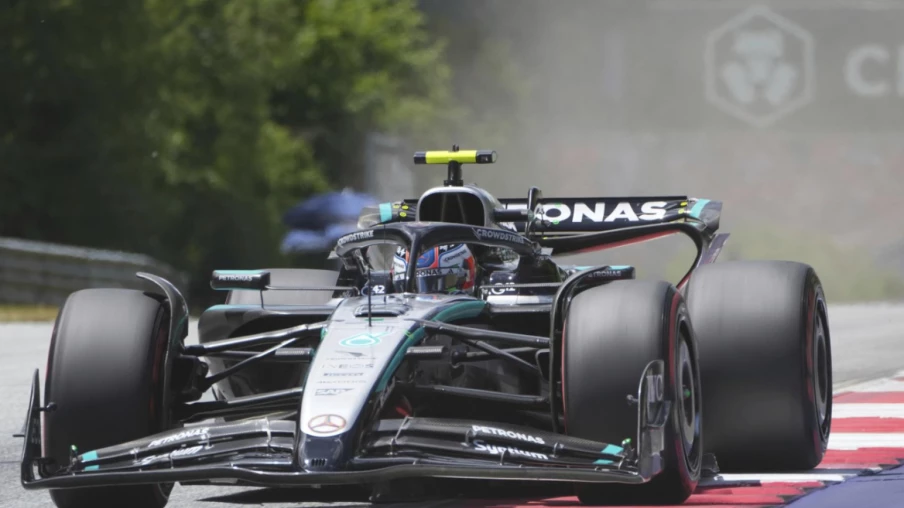 Antonelli pénalisé de 3 places pour collision avec Verstappen en Autriche Antonelli pénalisé de 3 places pour collision avec Verstappen en Autriche