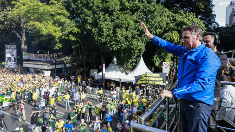 Bolsonaro défie la menace de prison, prêt à changer le destin du Brésil