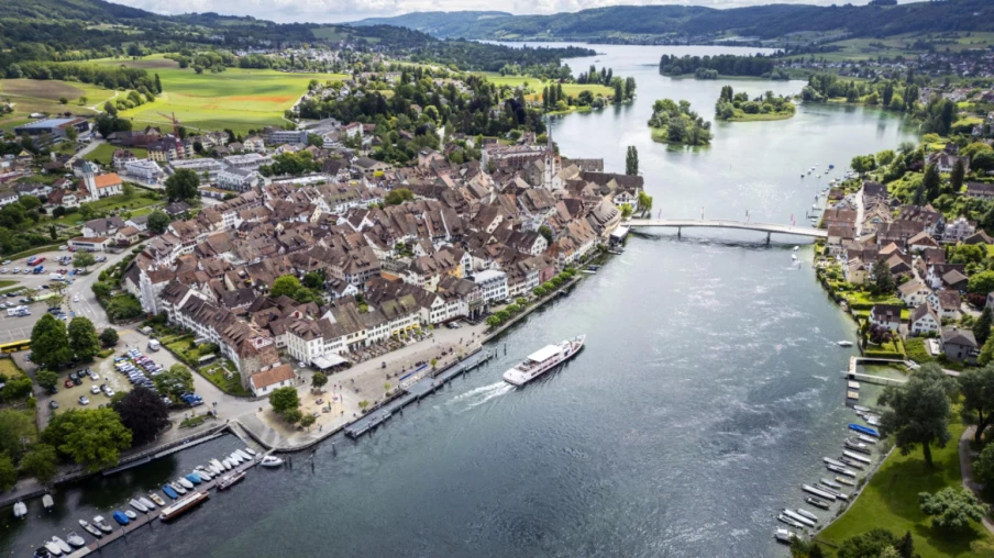 Navigation fluviale du Rhin perturbée par des dépôts à Stein am Rhein