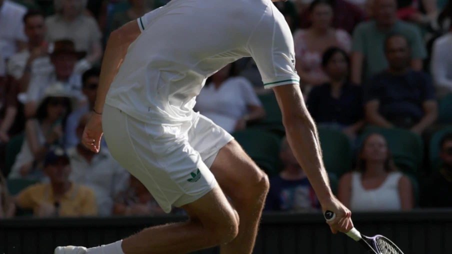 Zverev éliminé au 1er tour de Wimbledon par Rinderknech en 5 sets Zverev éliminé au 1er tour de Wimbledon par Rinderknech en 5 sets