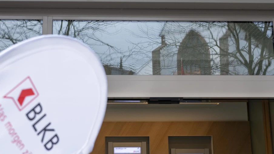 BLKB : Dépréciation de 105,5M CHF et changements à la direction