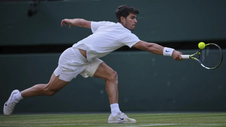Carlos Alcaraz atteint les 8es de finale à Wimbledon 2023 Carlos Alcaraz atteint les 8es de finale à Wimbledon 2023
