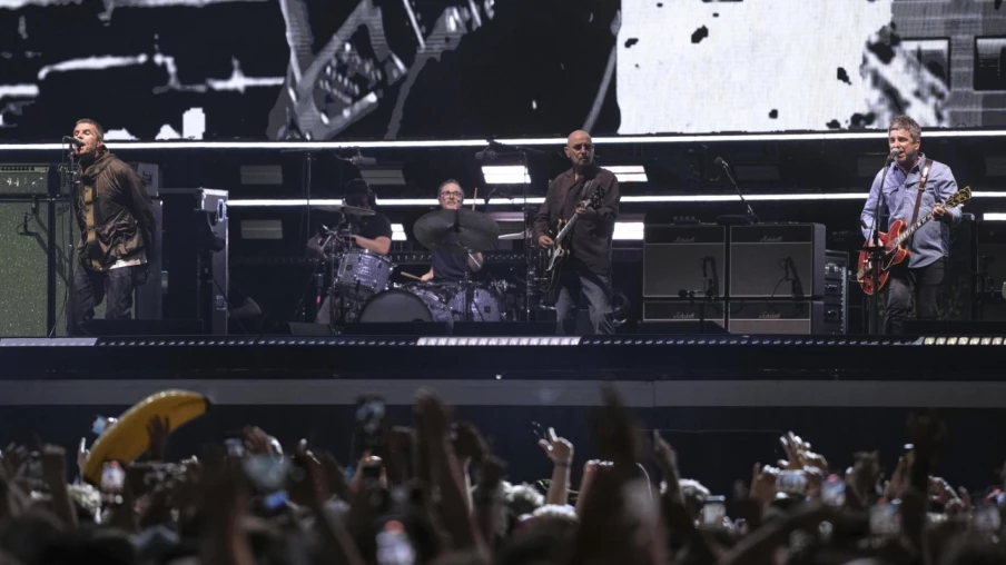 Retour triomphal d'Oasis à Cardiff : des fans enchantés 16 ans après