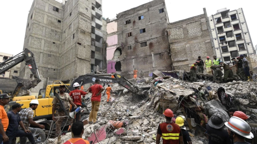 Karachi: 16 morts dans l'effondrement d'un immeuble résidentiel Karachi: 16 morts dans l'effondrement d'un immeuble résidentiel