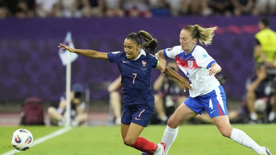 France bat l'Angleterre 2-1, Coup dur pour les tenantes du titre France bat l'Angleterre 2-1, Coup dur pour les tenantes du titre