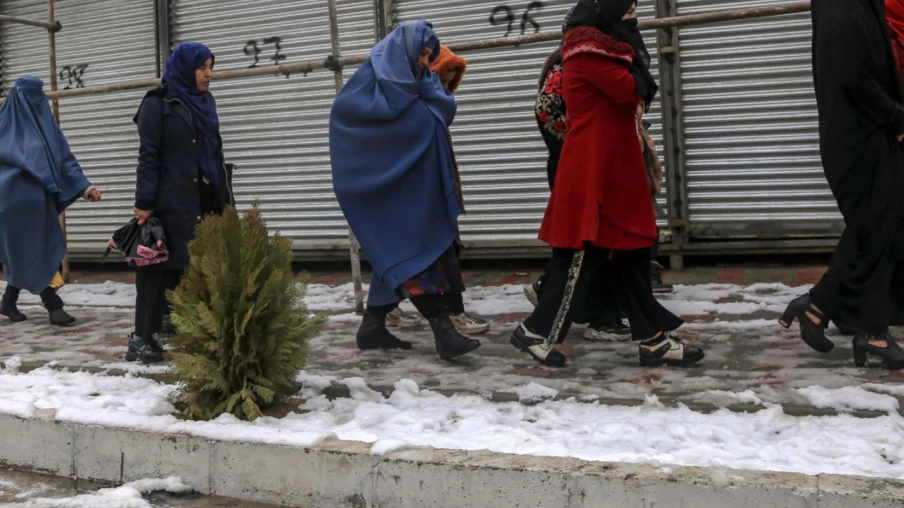 La CPI émet des mandats d'arrêt contre deux chefs talibans pour persécution