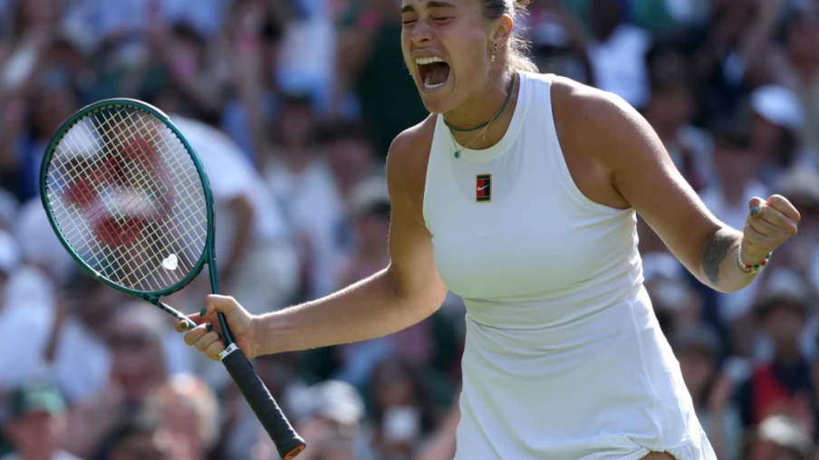 Aryna Sabalenka en demi-finales de Wimbledon après une lutte acharnée