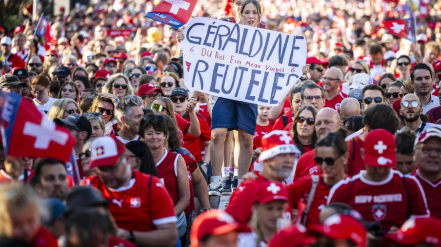 Cortèges de Fans à Berne avant Espagne-Suisse à l'Euro Cortèges de Fans à Berne avant Espagne-Suisse à l'Euro