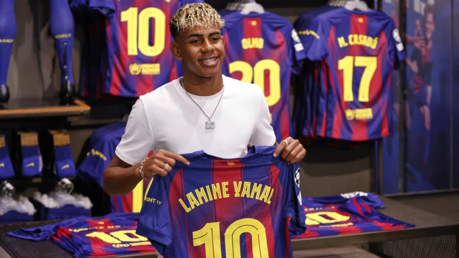 Lamine Yamal obtient le mythique no 10 du Barça anciennement de Messi