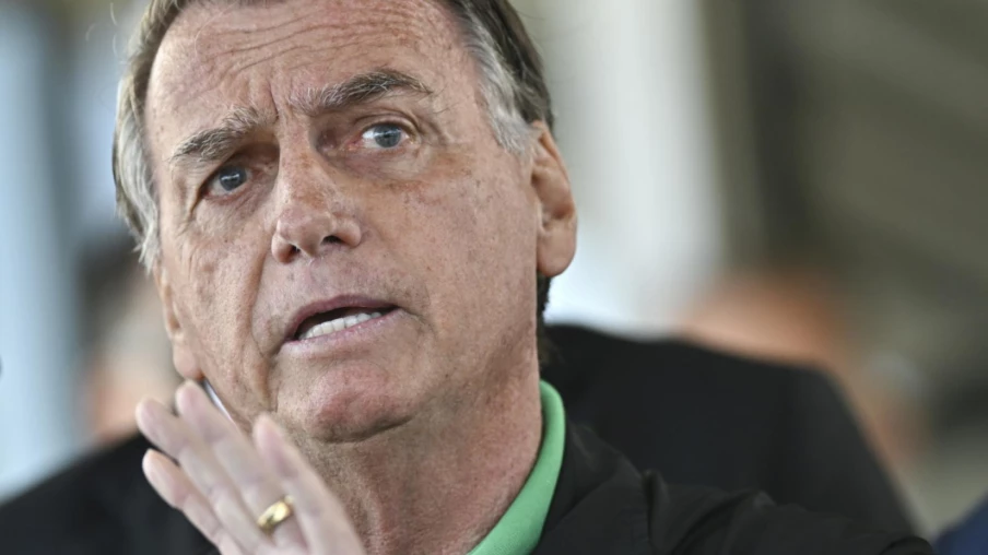 Bracelet électronique pour Bolsonaro ordonné par la Cour suprême du Brésil