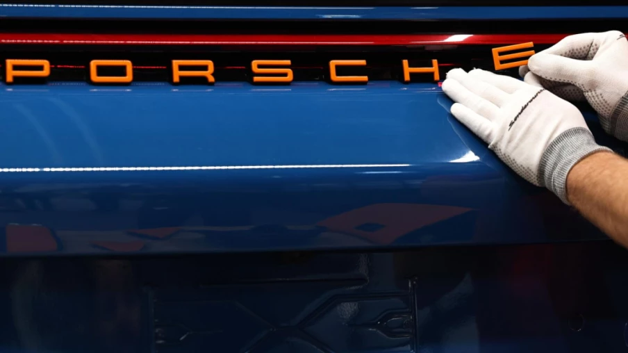 Porsche élabore un plan d’économies face aux défis du marché auto Porsche élabore un plan d’économies face aux défis du marché auto