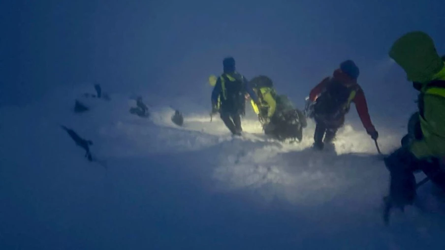 Sauveteurs Valaisans: Deux Cordées Secourues sous Tempête