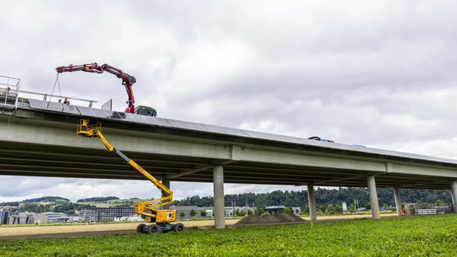 Viaduc d'Yverdon: 2400 Panneaux Solaires pour Énergie Renouvelable Viaduc d'Yverdon: 2400 Panneaux Solaires pour Énergie Renouvelable