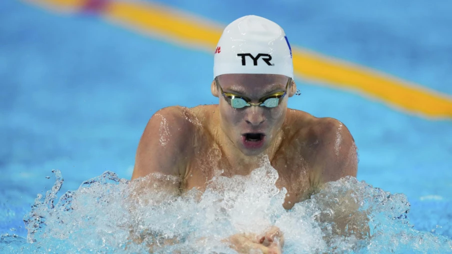 Léon Marchand établit un nouveau record mondial au 200 m 4 nages