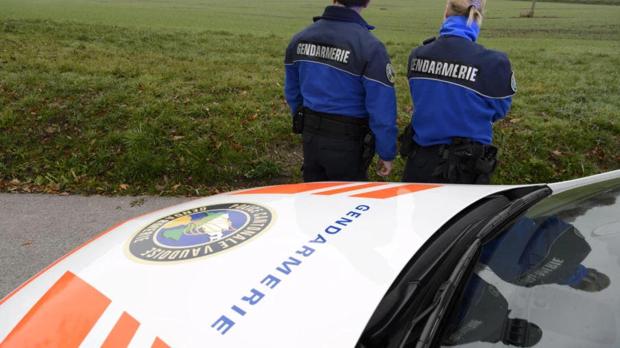 Home-jacking à Echallens : agresseur en fuite après vol de bijoux