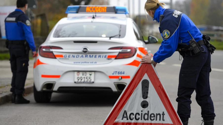 Bus dévie et heurte 11 véhicules à La Tour-de-Peilz : aucun blessé