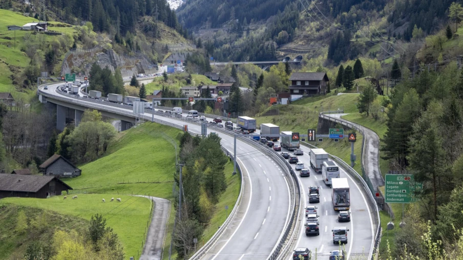 Embouteillage de 11 km au tunnel du Gothard après le week-end chargél