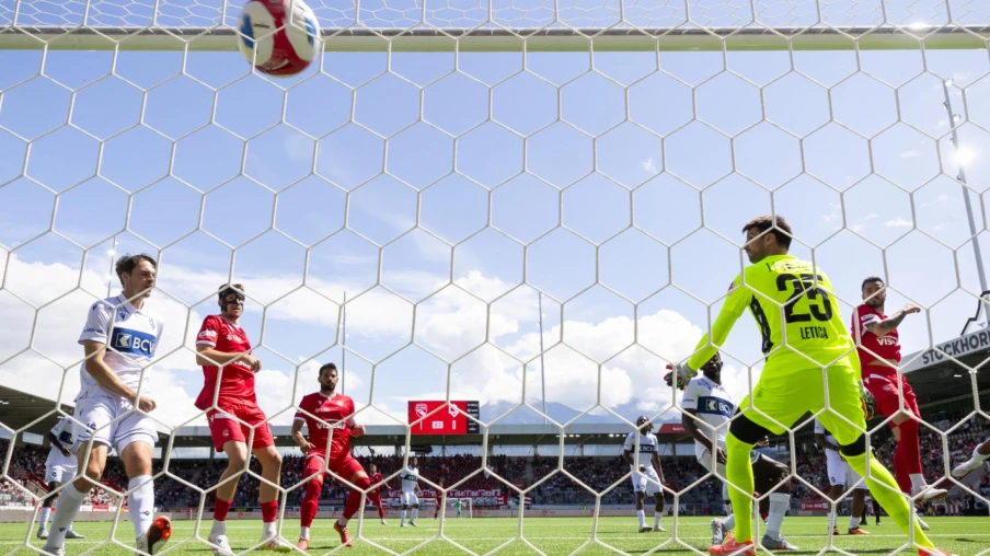 Affrontements de supporters Lausanne-Berne après FC Thoune - Lausanne
