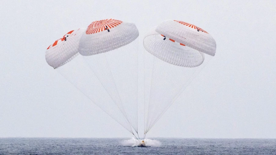 Amerrissage réussi de la capsule Dragon: retour sur terre de Crew-10