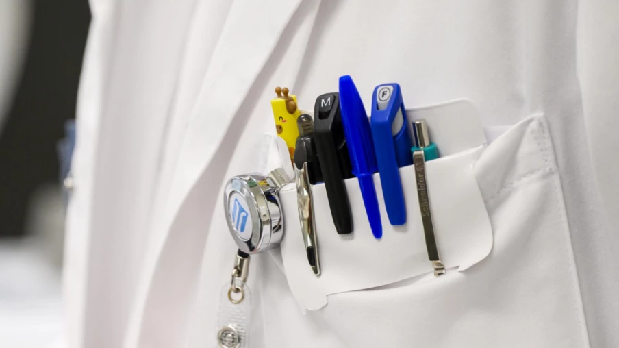 Hôpitaux suisses exigent reconnaissance rapide des diplômes étrangers