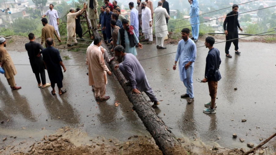 Mousson au Pakistan: près de 200 morts et crash d'hélicoptère