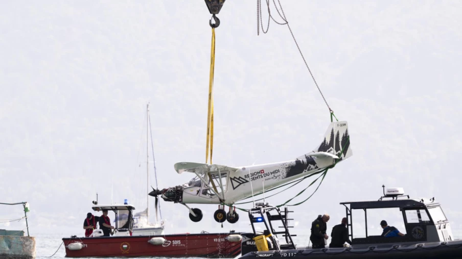 Avion biplace retiré du Léman près de Vevey après amerrissage